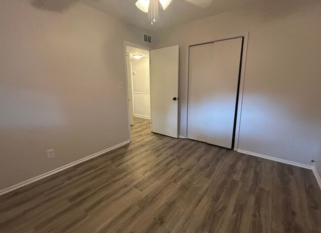 Building Photo - Fabulous 3 bedroom Ranch