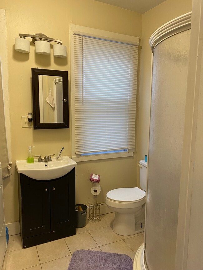 Bathroom 2 - 282 Yates St