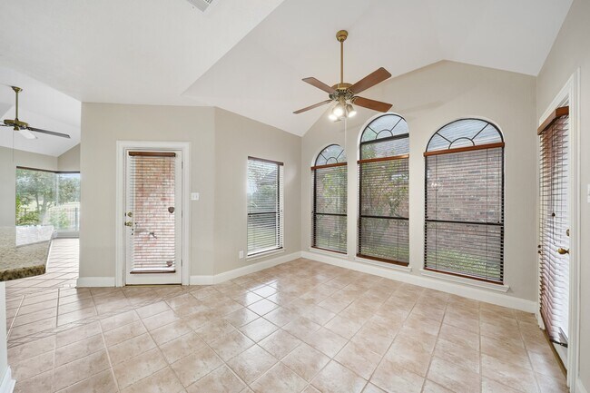 Building Photo - 38 Kelliwood Ct Cir