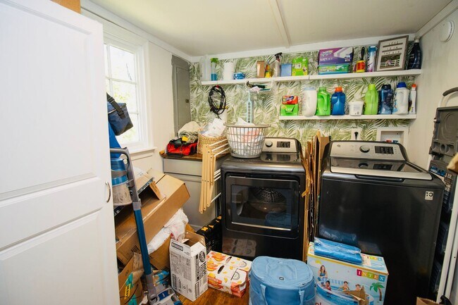 Building Photo - Adorable 3BR Rosewood Rental with Dreamy Porch & Fenced Yard!