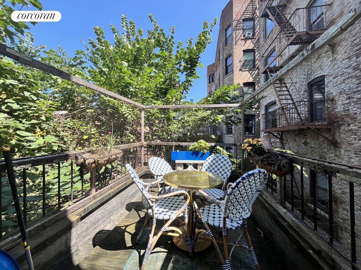 Building Photo - 103 W 74th St