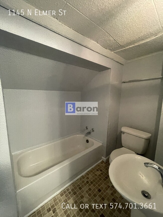 Building Photo - 1145 N Elmer St