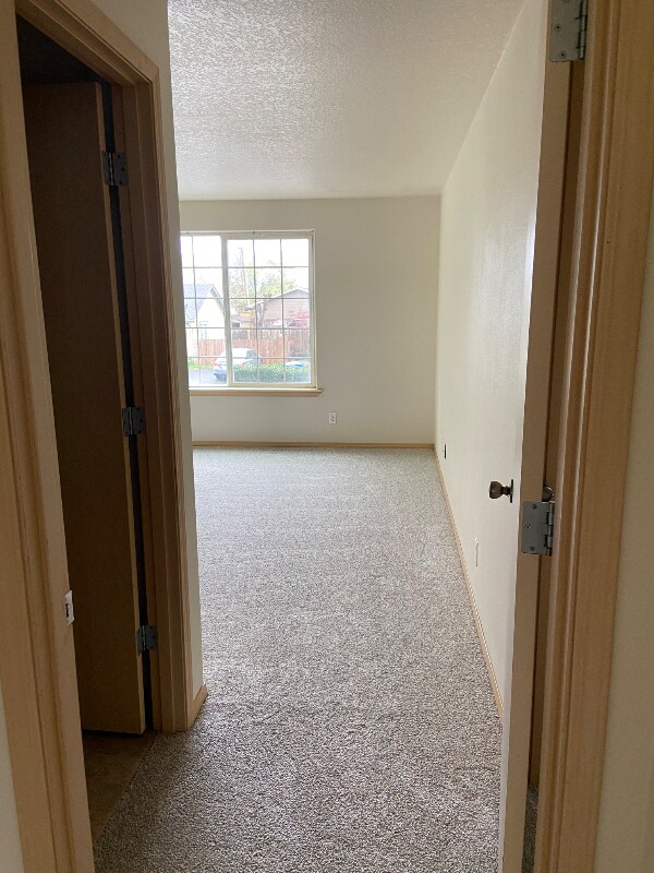 Building Photo - 250 40th Ct