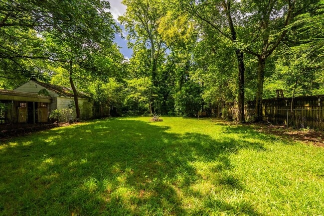 Building Photo - Charming 2BR/1BA Brick Cottage — Hardwoods, Fenced Yard, W/D Included