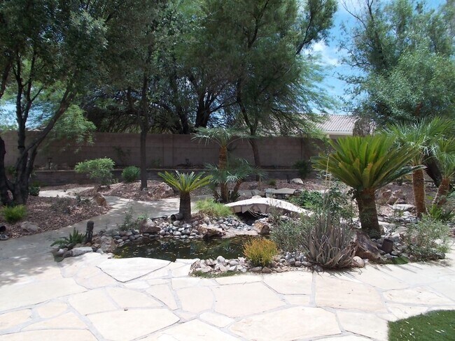 Building Photo - Stunning 4-Bedroom Ranch-Style Rental with...