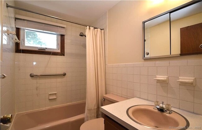 Building Photo - 54 Mozart St
