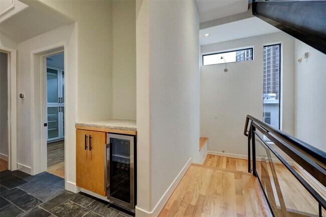 Building Photo - 5002 Milam St