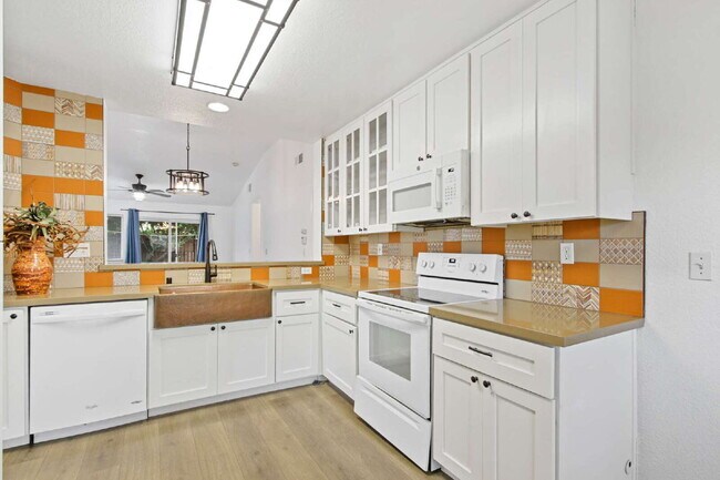 Building Photo - Updated Wildhorse Home | 2 Bed, 2 Bath | Corner Lot | Pets OK | W/D + Landscaping Included