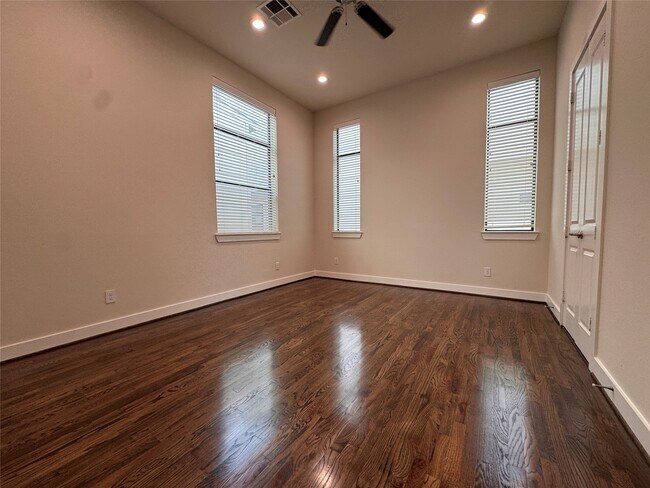 Building Photo - 54 N Hutcheson St