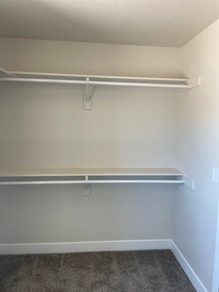 Master walk-in closet - 4406 W 275 N