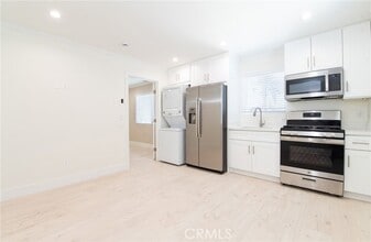 Building Photo - 11831 Pomering Rd