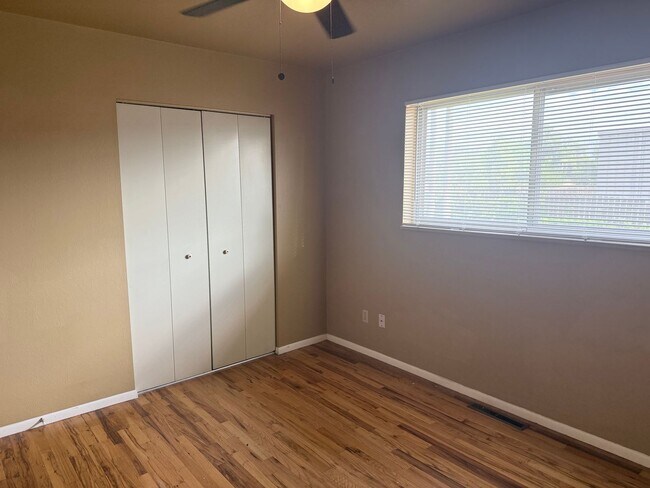 Building Photo - 1419 Prado Dr