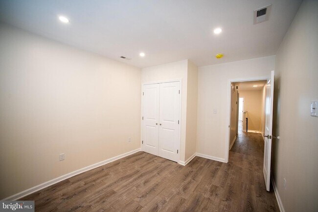 Building Photo - 2049 Snyder Ave