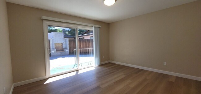 Building Photo - Beautiful 2 Bedroom / 2 Bath Bungalow Next to Hidden Valley Golf Club with Large Private Patio, N...