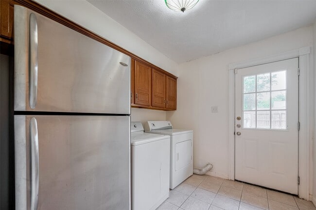 Building Photo - 11926 Osage Park Dr