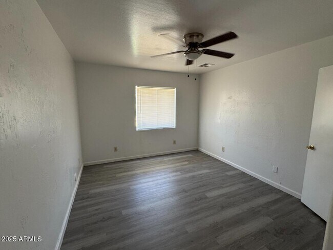 Building Photo - 1331 E Pueblo Ave