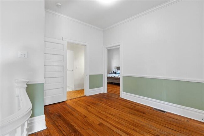 Building Photo - 1084 Shady Ave