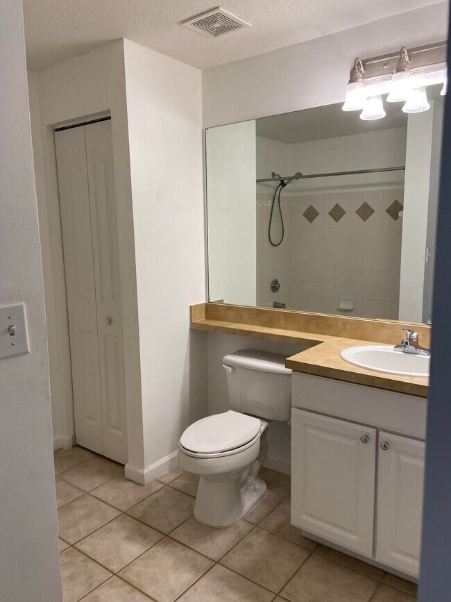 Building Photo - 9825 Baywinds Blvd