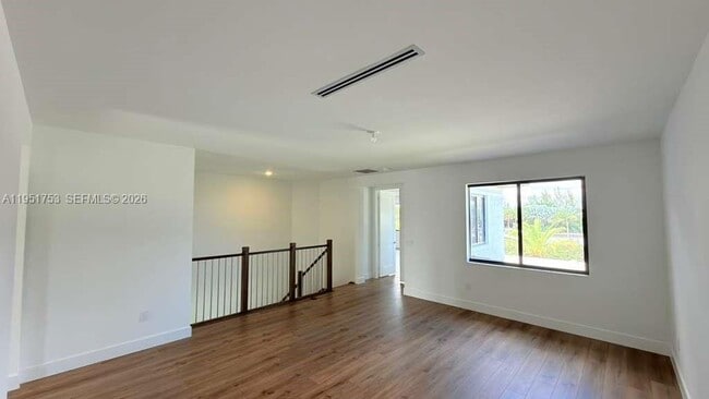 Building Photo - 19700 NE 14th Ave