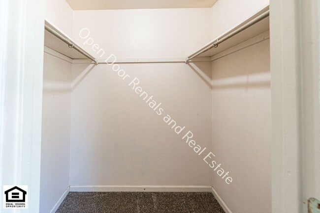 Building Photo - 15030 Tally Ho Dr