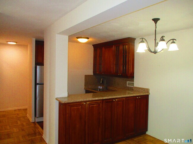 Building Photo - 87 Glenbrook Rd