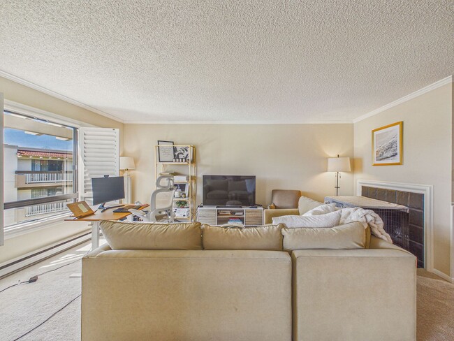 Building Photo - Large 1 bedroom condo for rent! $3,450