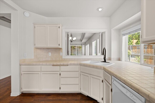 Building Photo - 2485 Greenfield Ct