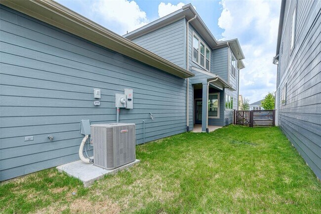 Building Photo - 15123 Parkland Canyon Dr