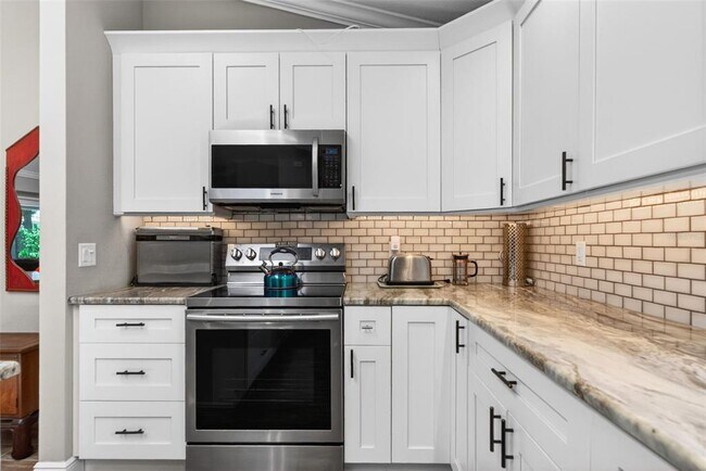 Building Photo - 4420 Porpoise Dr SE