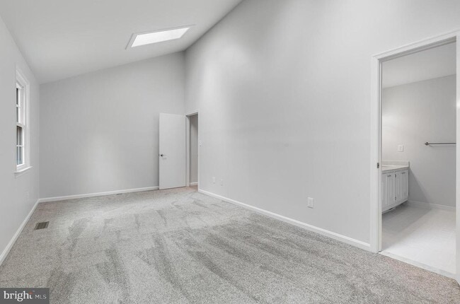 Building Photo - 8589 Raglan Rd