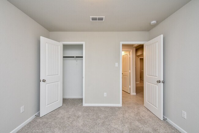 Building Photo - 1427 Central Heights Dr