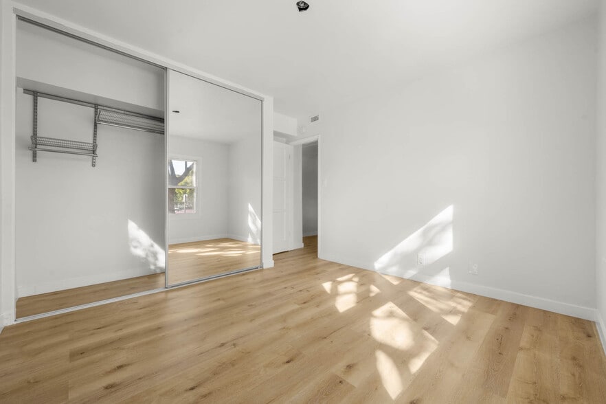 Building Photo - 8746 Belford Ave