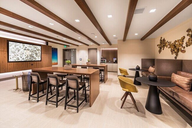 Building Photo - 345 E McKinley Ave