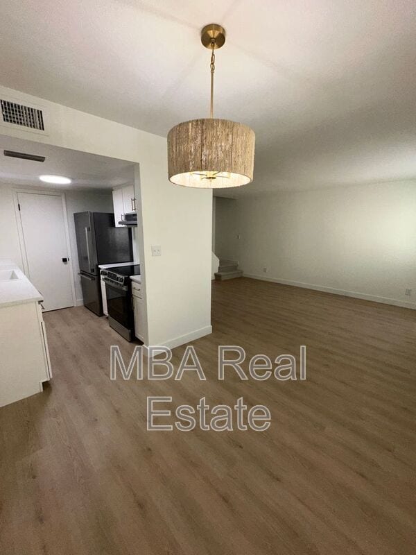 Building Photo - 8037 E Glenrosa Ave