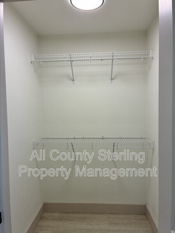 Building Photo - 10230 NE 72nd St