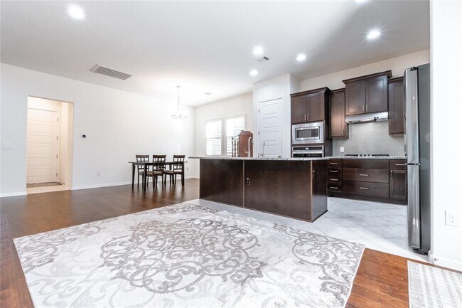 Building Photo - 2913 Zelma Dr