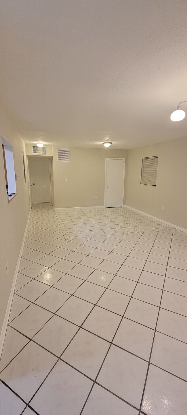 Building Photo - 102 Alabama Rd S