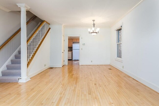 Building Photo - 238 Dale St N