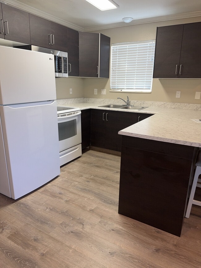 Building Photo - 591 N 200 E