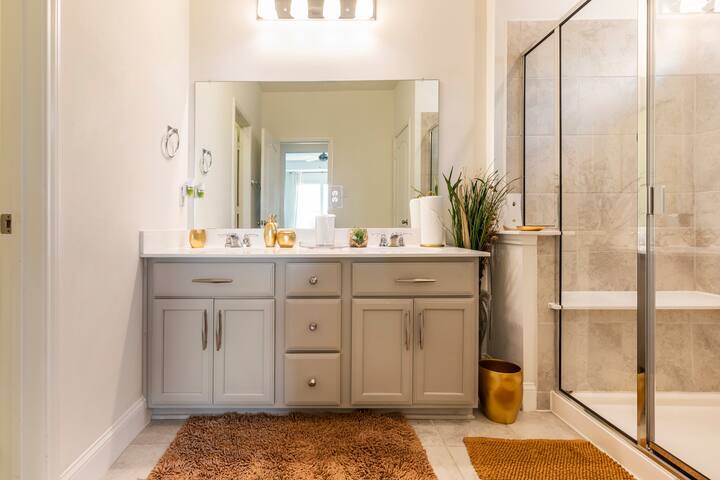 Building Photo - 528 Bronze Forest Dr