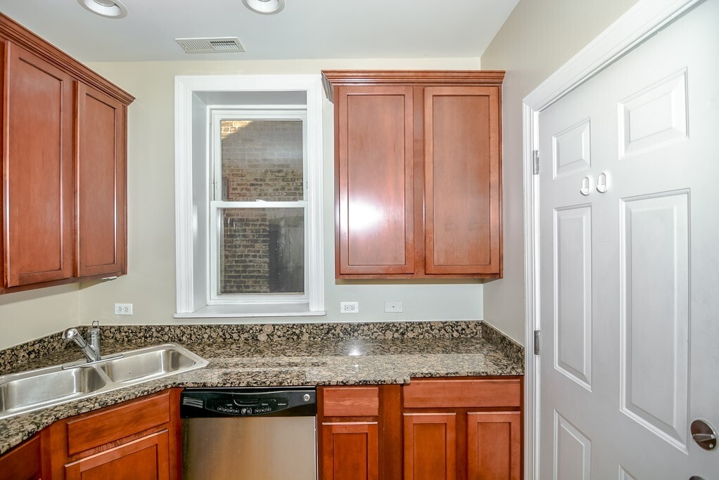 Building Photo - 3212 N Clifton Ave