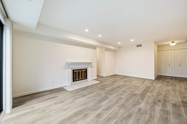 Building Photo - 0N 24 Ambleside Dr