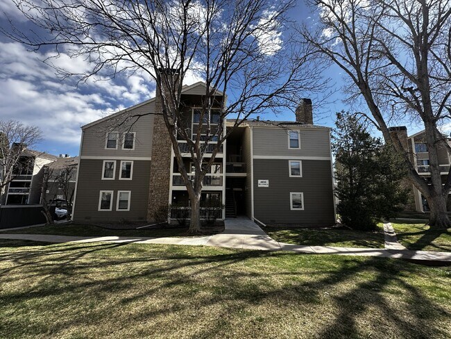 Building Photo - Charming condo in the Chestnut Community!  Available Now!