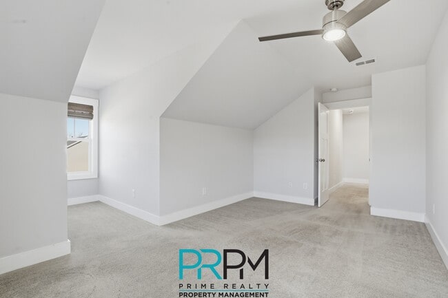 Building Photo - 2 Thornfield Dr