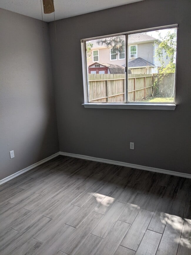 Building Photo - 2223 Crosscoach Ln