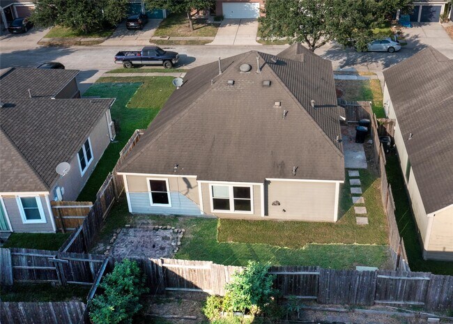 Building Photo - 16611 Cheshire Grove Ln