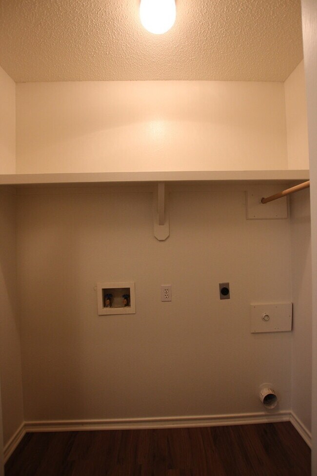 Building Photo - Available Now! 3 Bed 2 Bath Rental in Bullard ISD!