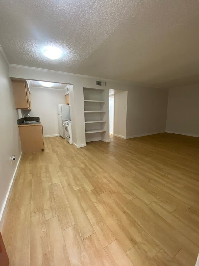 Interior Photo - Kensington Court