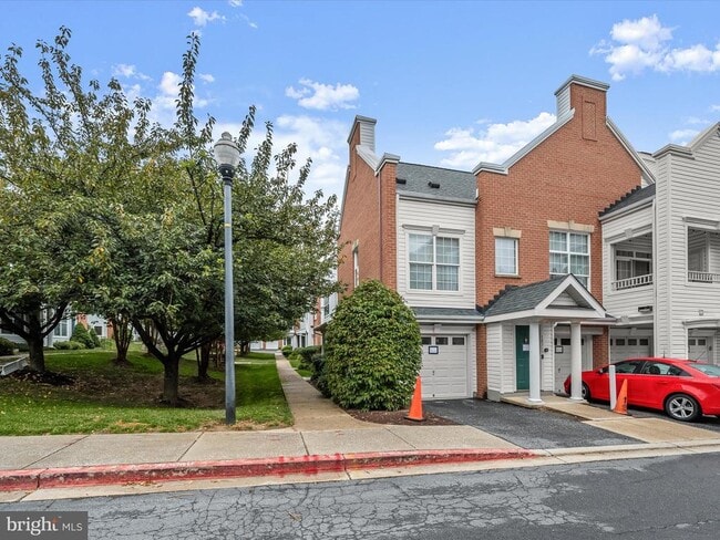 Building Photo - 10713 Symphony Way