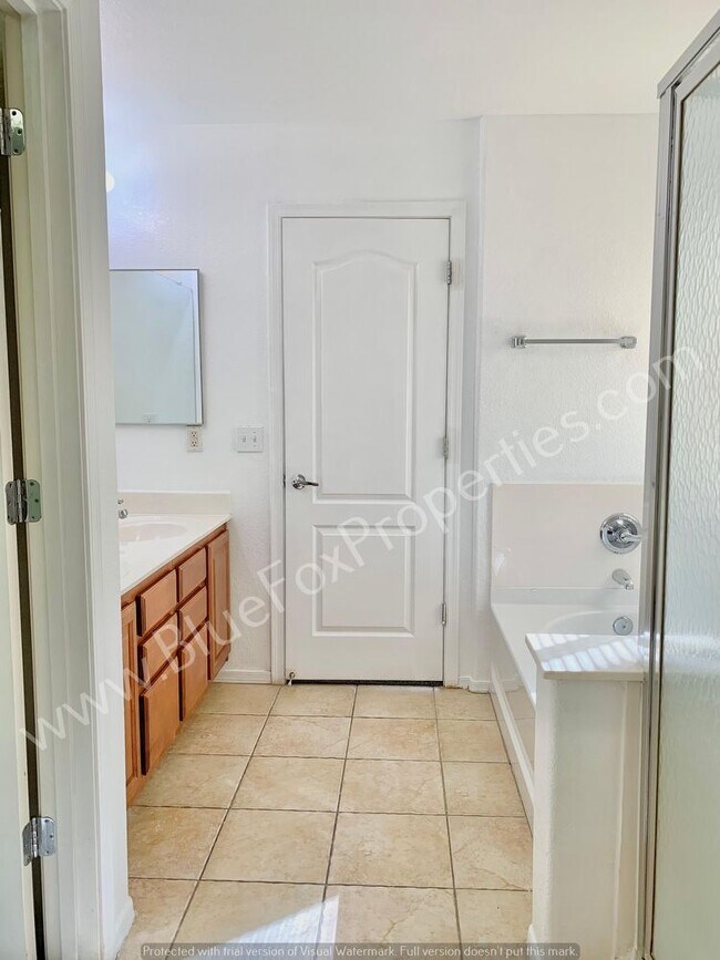Building Photo - 475 W Calle La Bolita